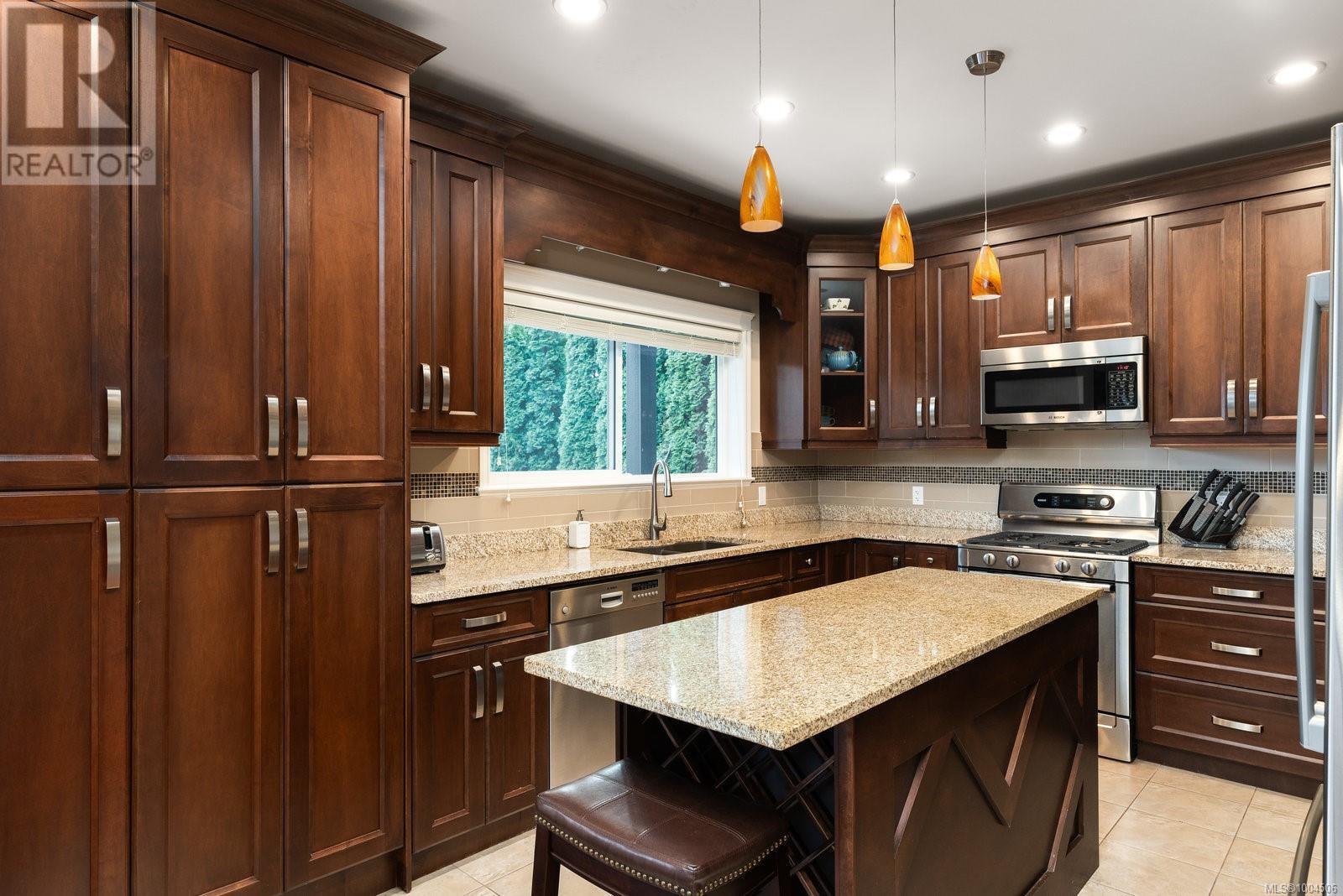 Property at 5173 Lochside Dr image 3