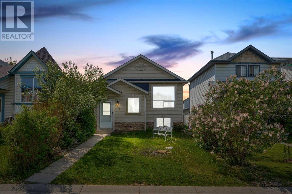 Property at 135 Hidden Way NW image 2