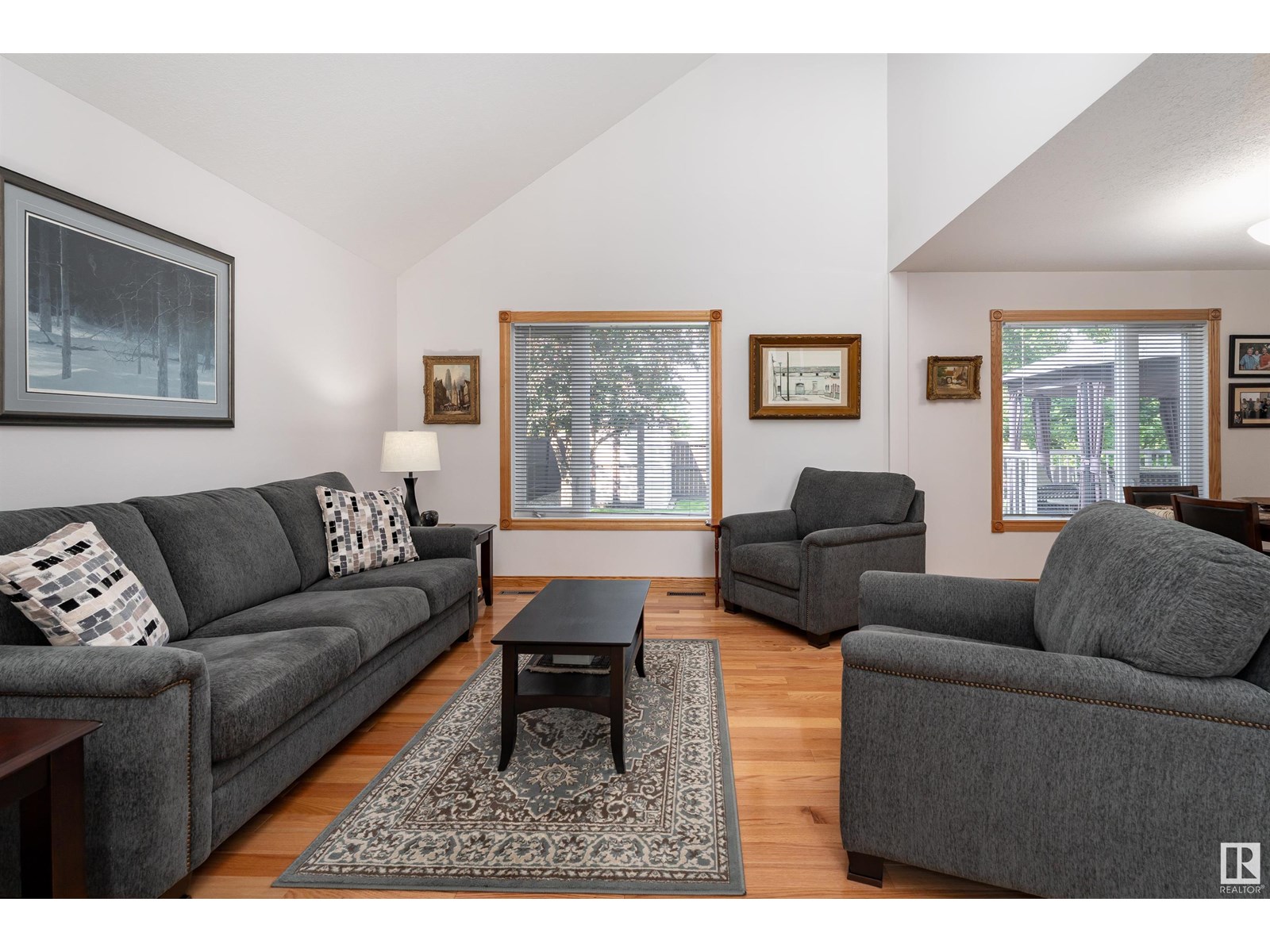 Property at 7 HUDSON CR image 2