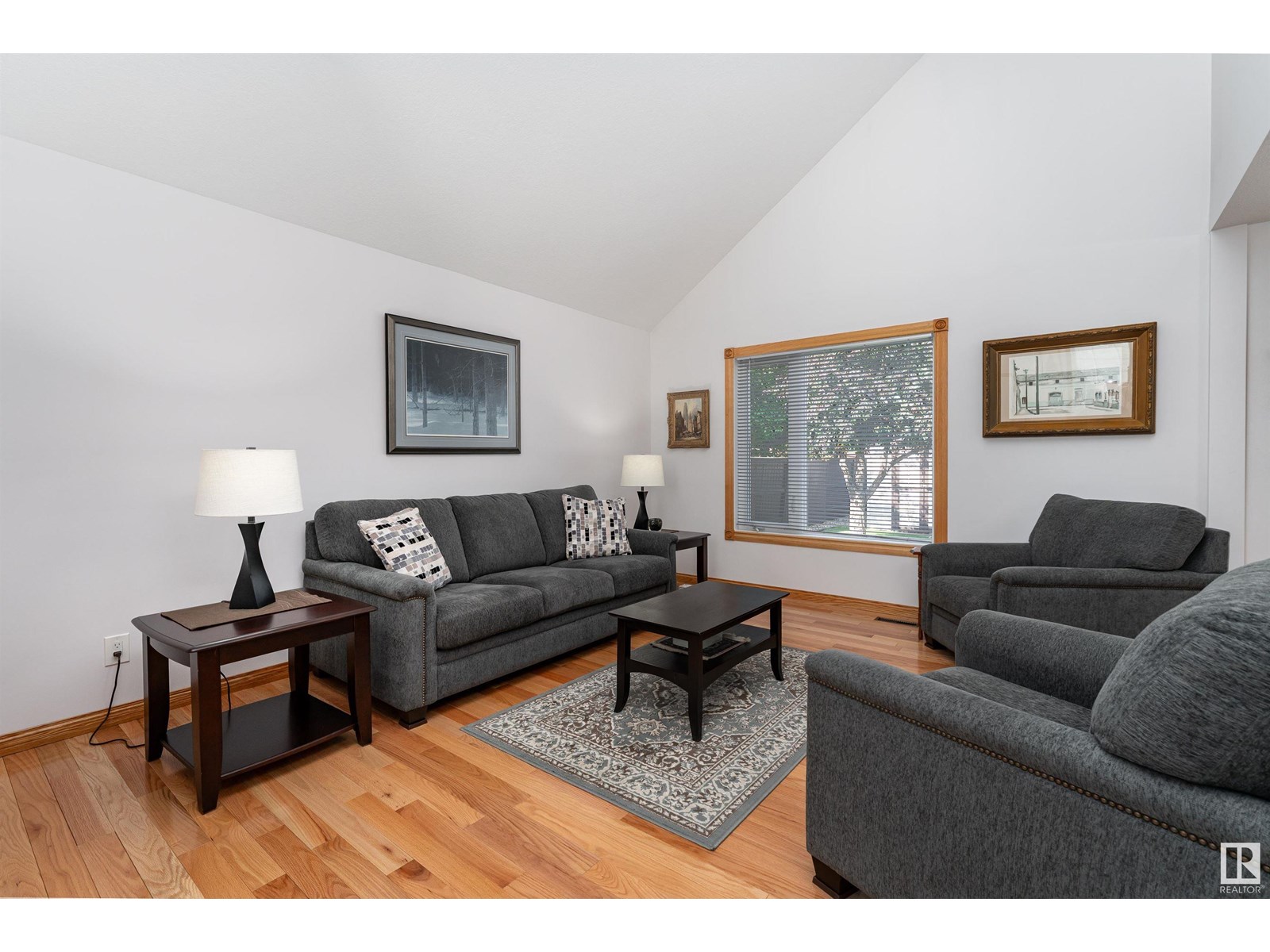 Property at 7 HUDSON CR image 3