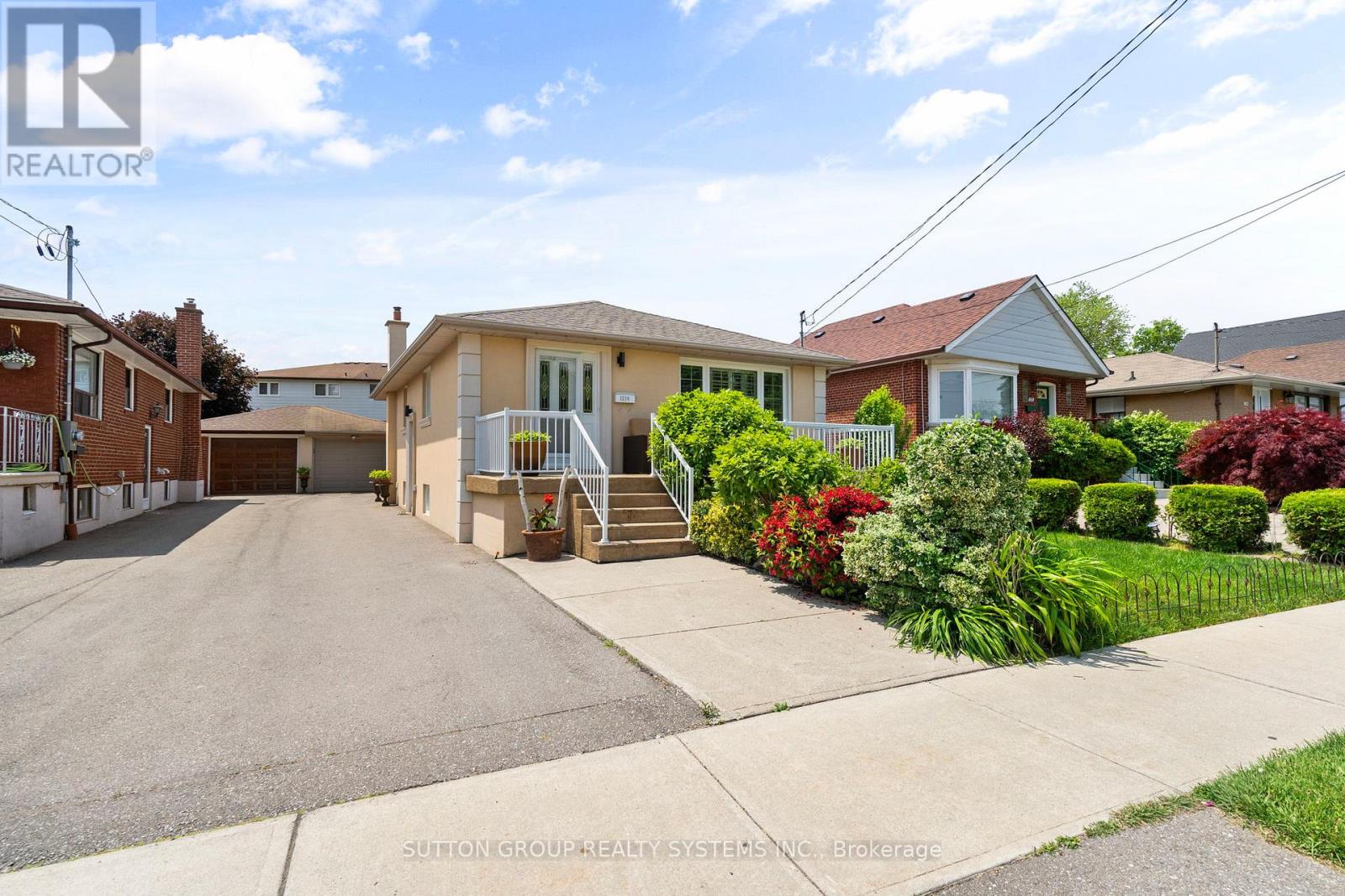 Property at 1274 ALEXANDRA AVENUE image 3