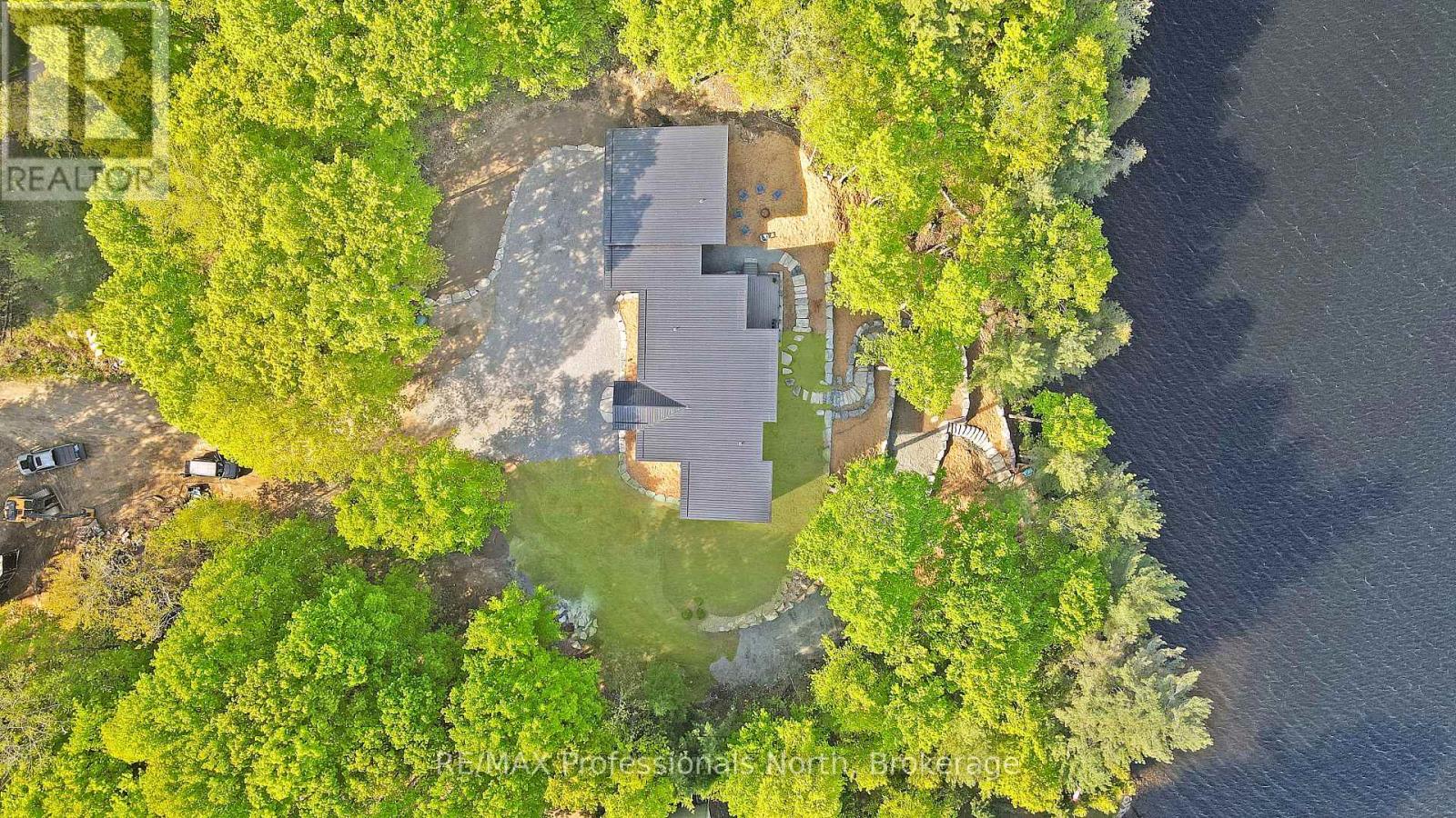1041 Minaki Lane, Minden Hills, Ontario  K0M 2K0 - Photo 18 - X12168862