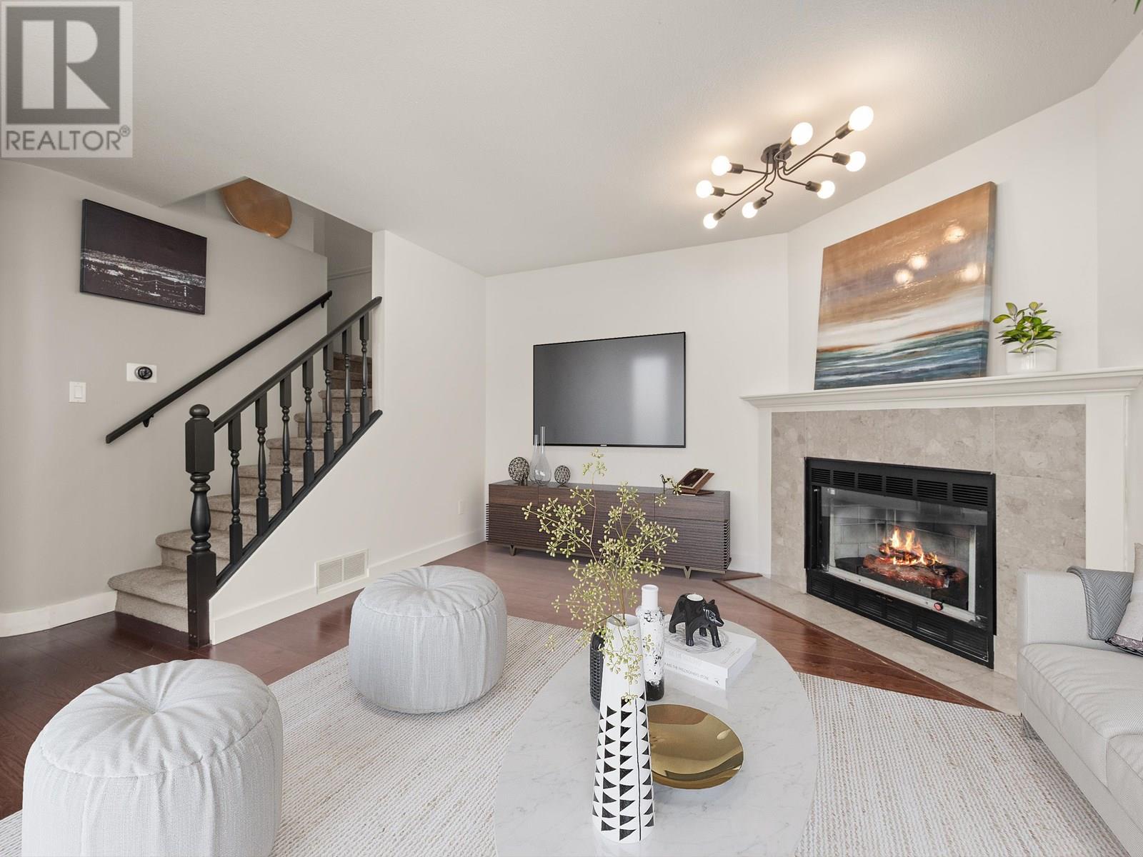 Property at 3 4890 48 AVENUE image 3