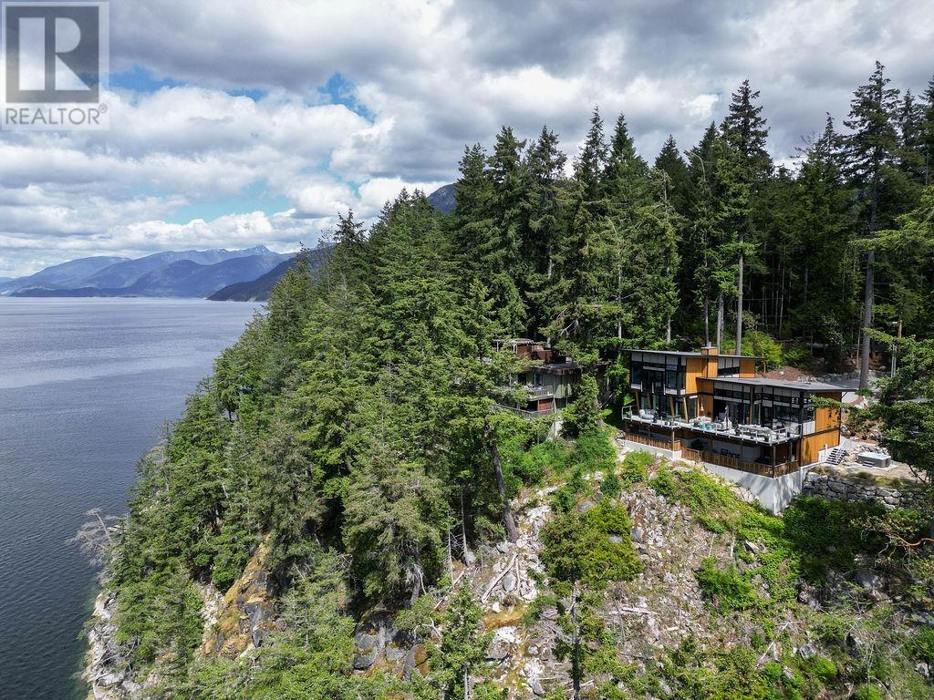 6101 6099 CORACLE DRIVE, sechelt, British Columbia V7Z0C9