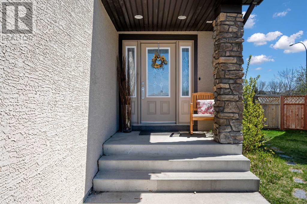 Property at 10 Crystalridge Bay image 2