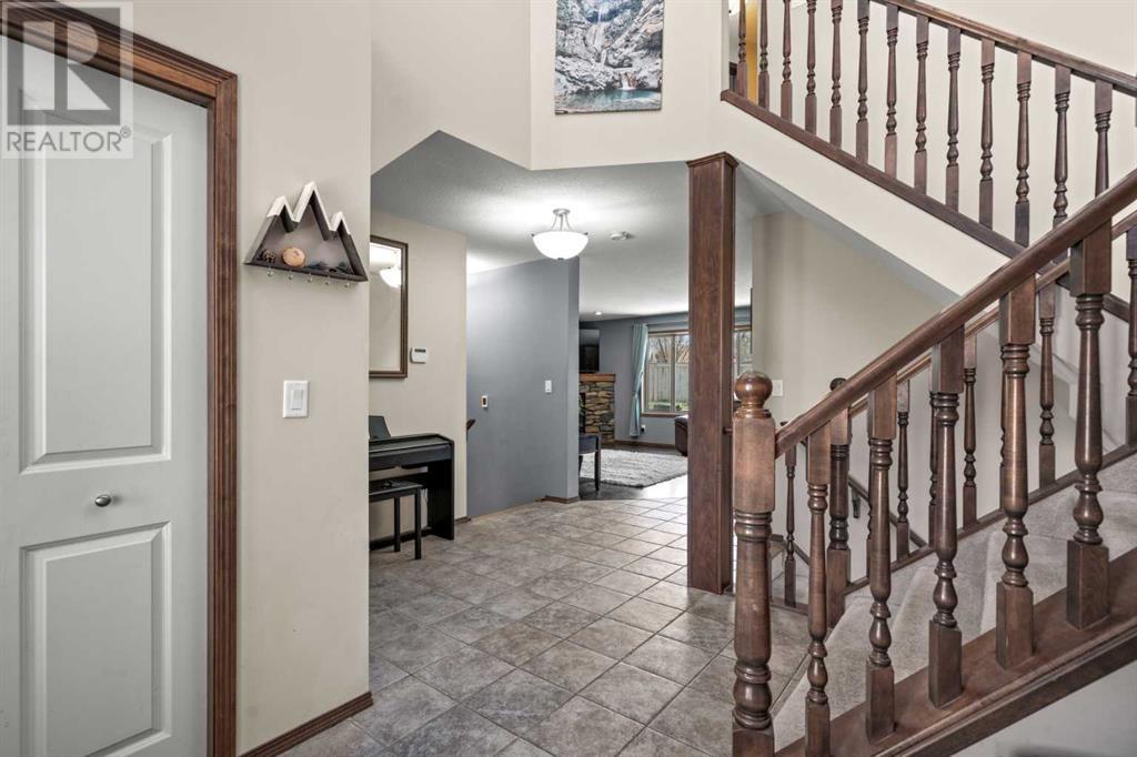 Property at 10 Crystalridge Bay image 4