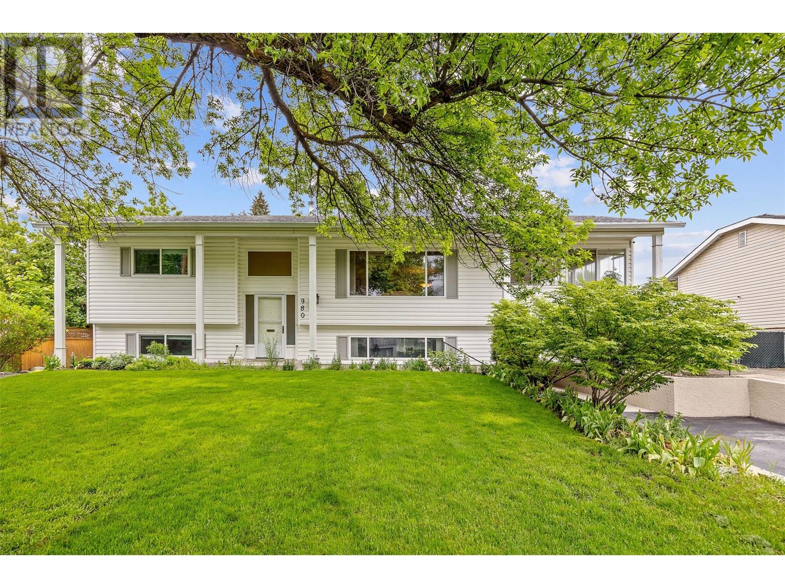 980 THOMPSON Road, Kelowna, British Columbia