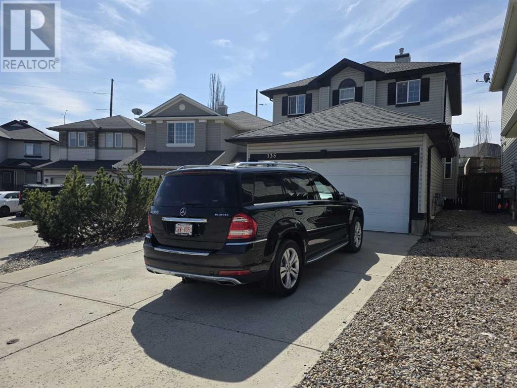 Property at 135 VALLEY CREST Close NW image 2