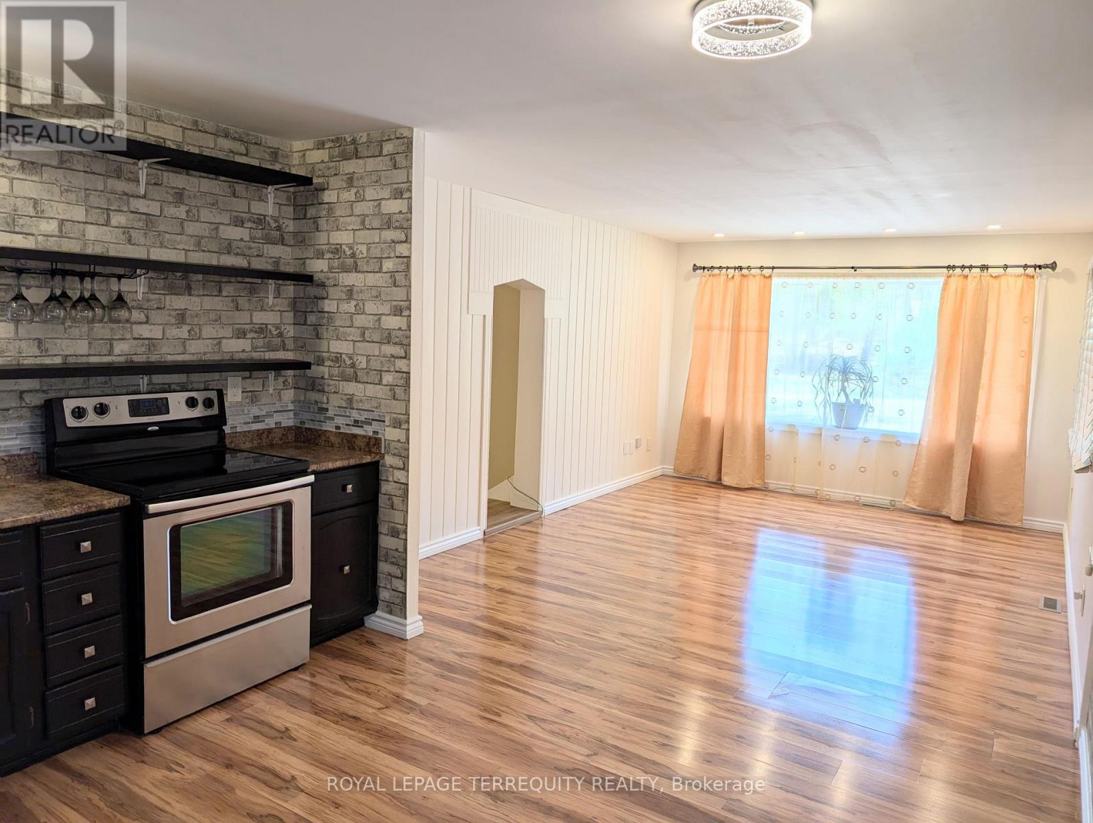 6 - 1 Mount Vernon Trail, Huntsville, Ontario  P1H 1E3 - Photo 2 - X12149892