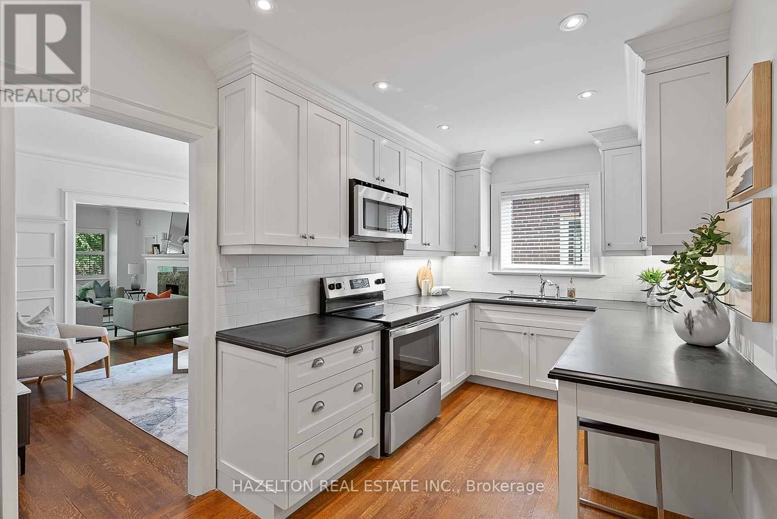 A - 9 Clarendon Avenue, Toronto (Casa Loma), Ontario  M4V 1H8 - Photo 9 - C12244837