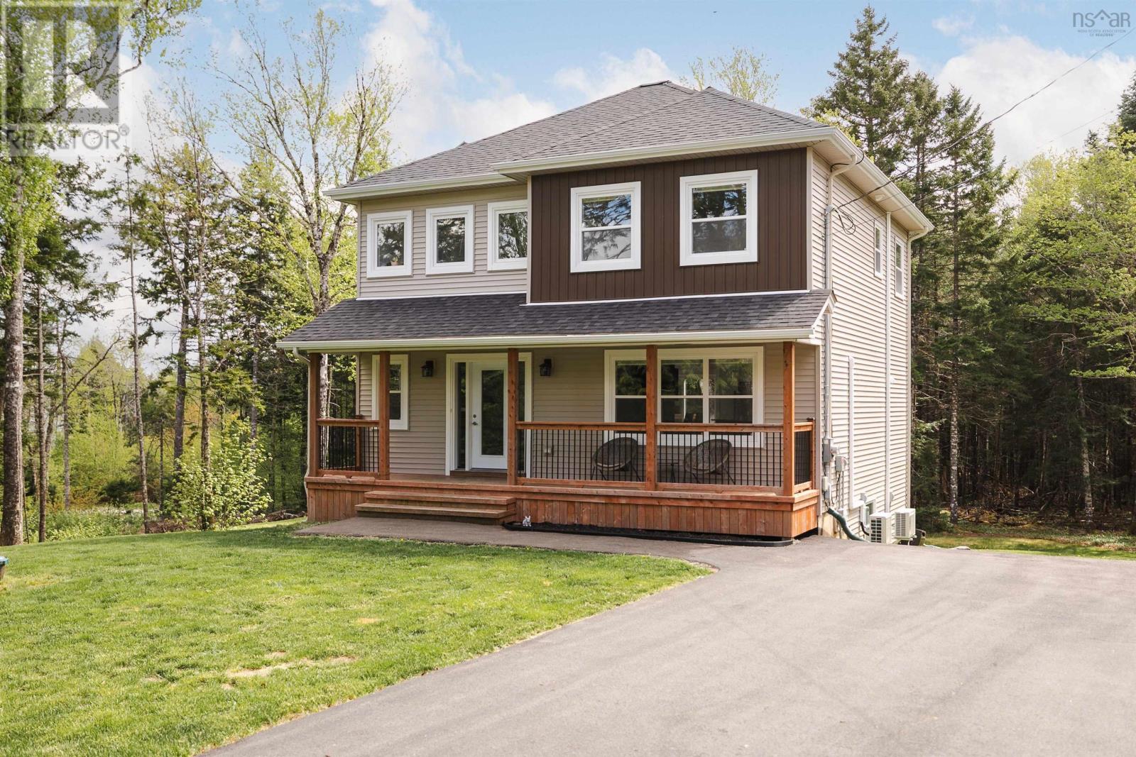 Property at 548 Magenta Drive image 4