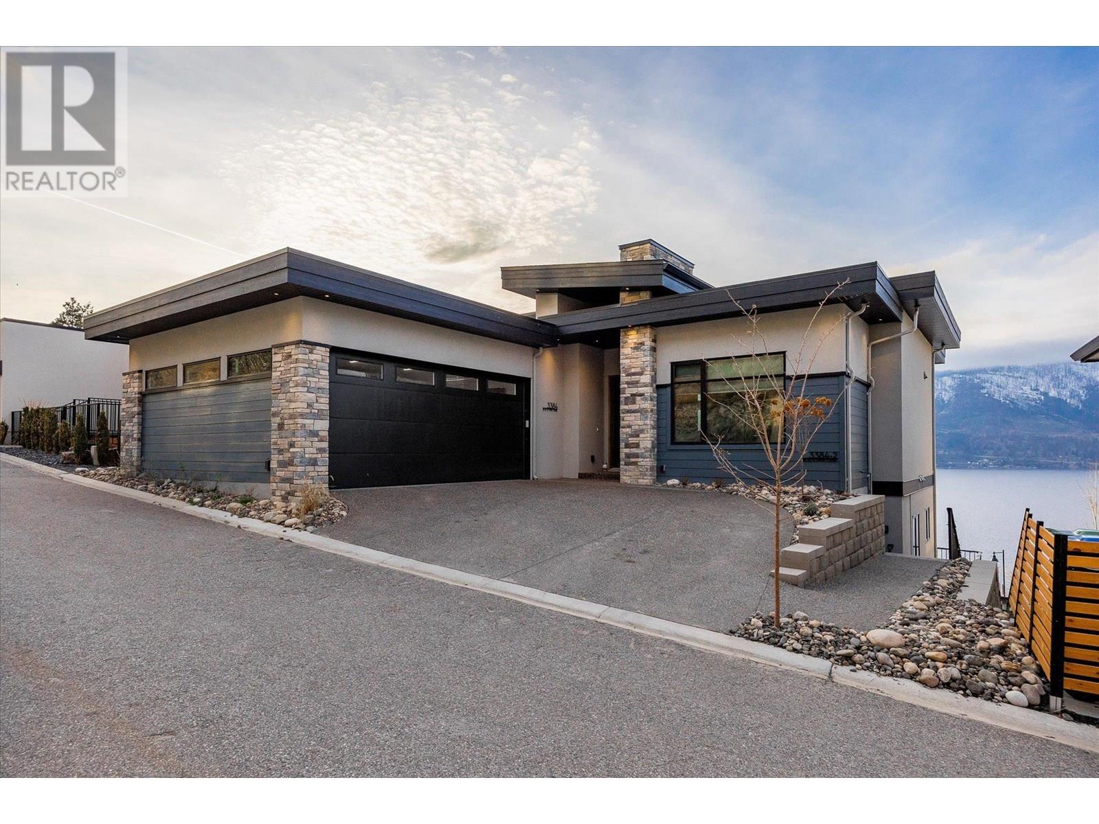 3384 Black Pine Lane, Kelowna, British Columbia
