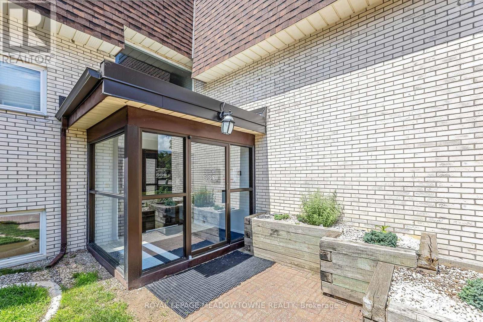 Property at 203 - 53 CONROY CRESCENT image 3