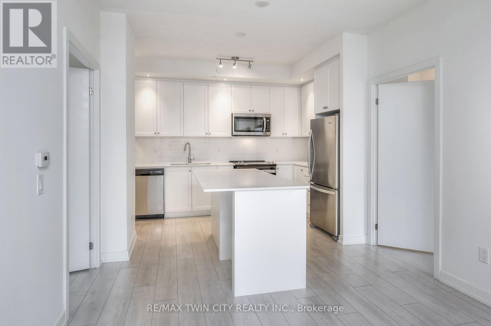 1201 - 55 Duke Street W, Kitchener, Ontario  N2P 0B9 - Photo 10 - X12237732