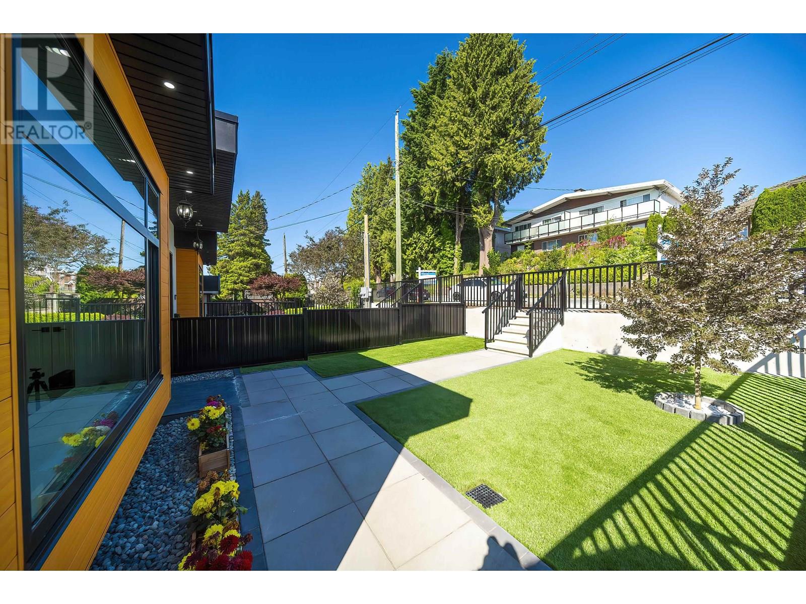 8012 11th Avenue, Burnaby, British Columbia  V3N 2N7 - Photo 12 - R3018487
