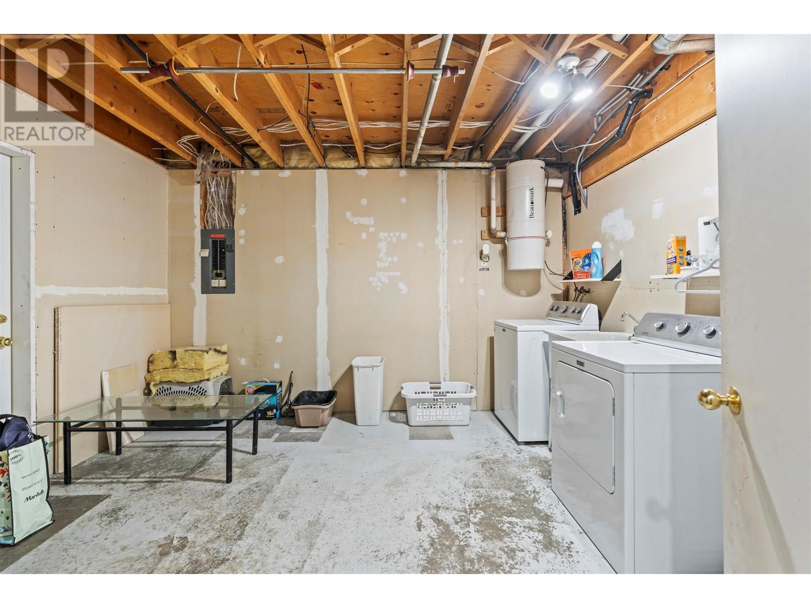 2260 Okanagan Street, Armstrong, British Columbia  V4Y 0B7 - Photo 39 - 10353499