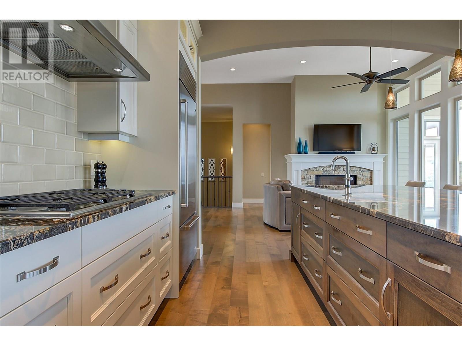 Property at 440 Lakepointe Drive image 3