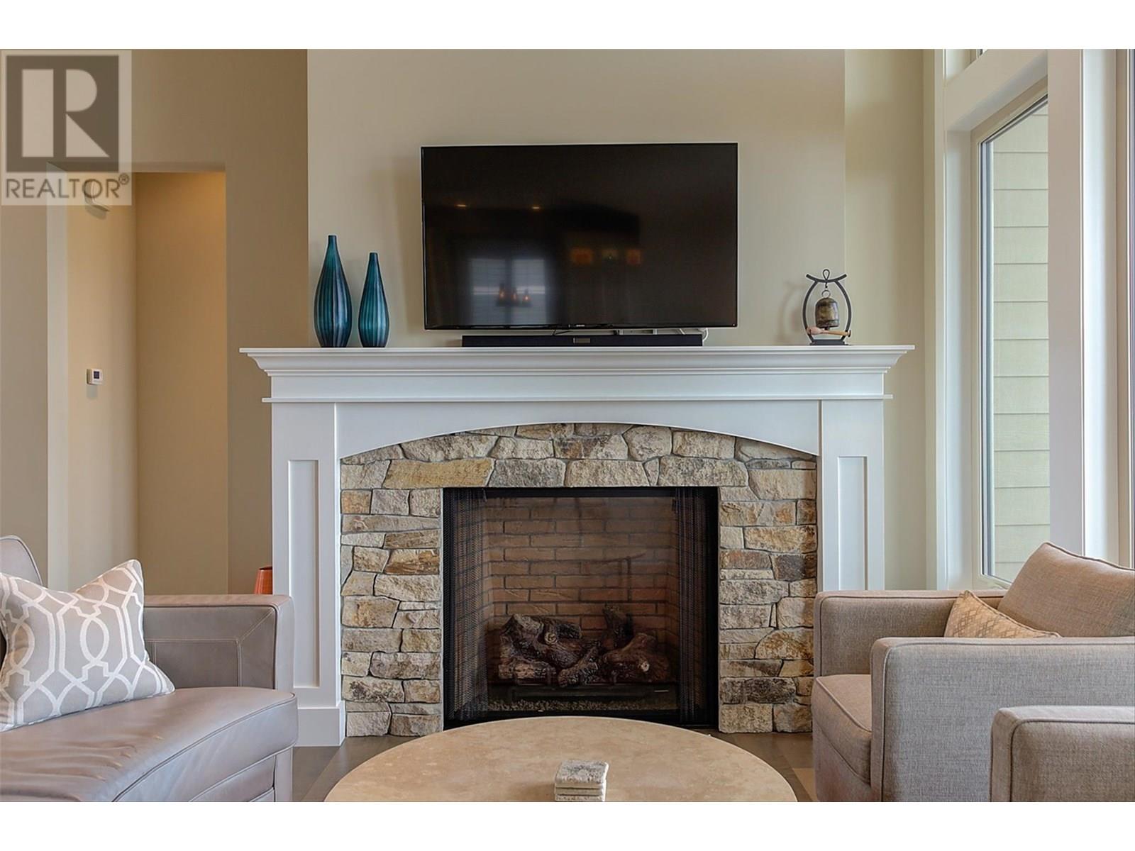 Property at 440 Lakepointe Drive image 2