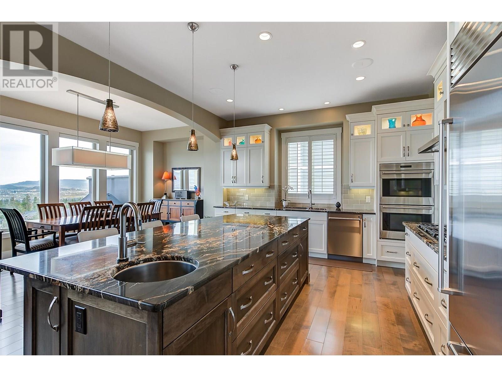 Property at 440 Lakepointe Drive image 4