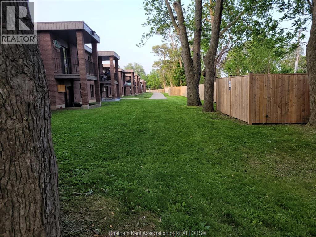 12 Montgomery Drive Unit# C102, Wallaceburg, Ontario  N8A 5B5 - Photo 2 - 25016121