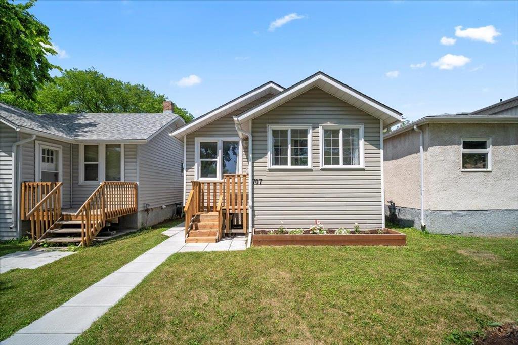 707 Walker Avenue Winnipeg, Manitoba 1Aw//Winnipeg/Showings start now! Open House Sat June 28th 1-3pm & Sun June 29th 2-4pm. Offers presented, Wed July 2nd. Welcome to 707 Walker Ave where smart updates meet classic charm in a home that makes sense. This 2-bedroom, 1.5-bath gem comes with a single detached garage and a layout that flows like a good conversation. Recent upgrades? Check. New furnace, hot water tank, and central A/C because Winnipeg weather doesn t mess around, and neither should your comfort. Inside, it s bright, functional, and refreshingly low-maintenance. Outside, you ve got a backyard with zero maintenance add a hot tub, patio set, and just kick back and enjoy the space. The location puts you steps from schools, parks, and great local spots to eat, grab coffee, or take relaxing evening strolls. Whether you re buying your first home, starting a new chapter, or downsizing with style, 707 Walker is the kind of place that just fits. Easy to live in, easy to love, and ready when you are. Call today to book a private showing! (id:48254)