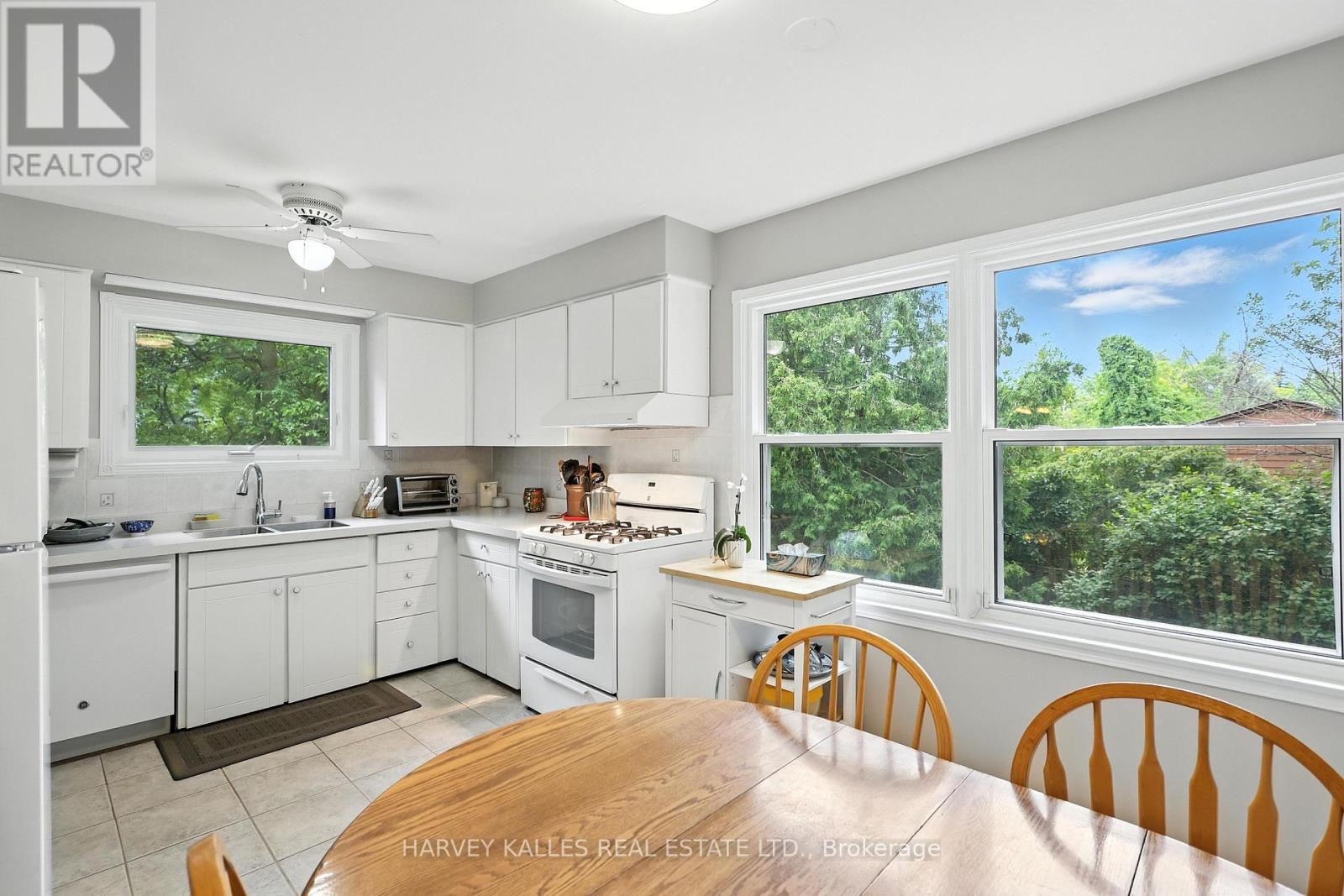 62 Aberfeldy Crescent, Markham (German Mills), Ontario  L3T 4C4 - Photo 9 - N12239692