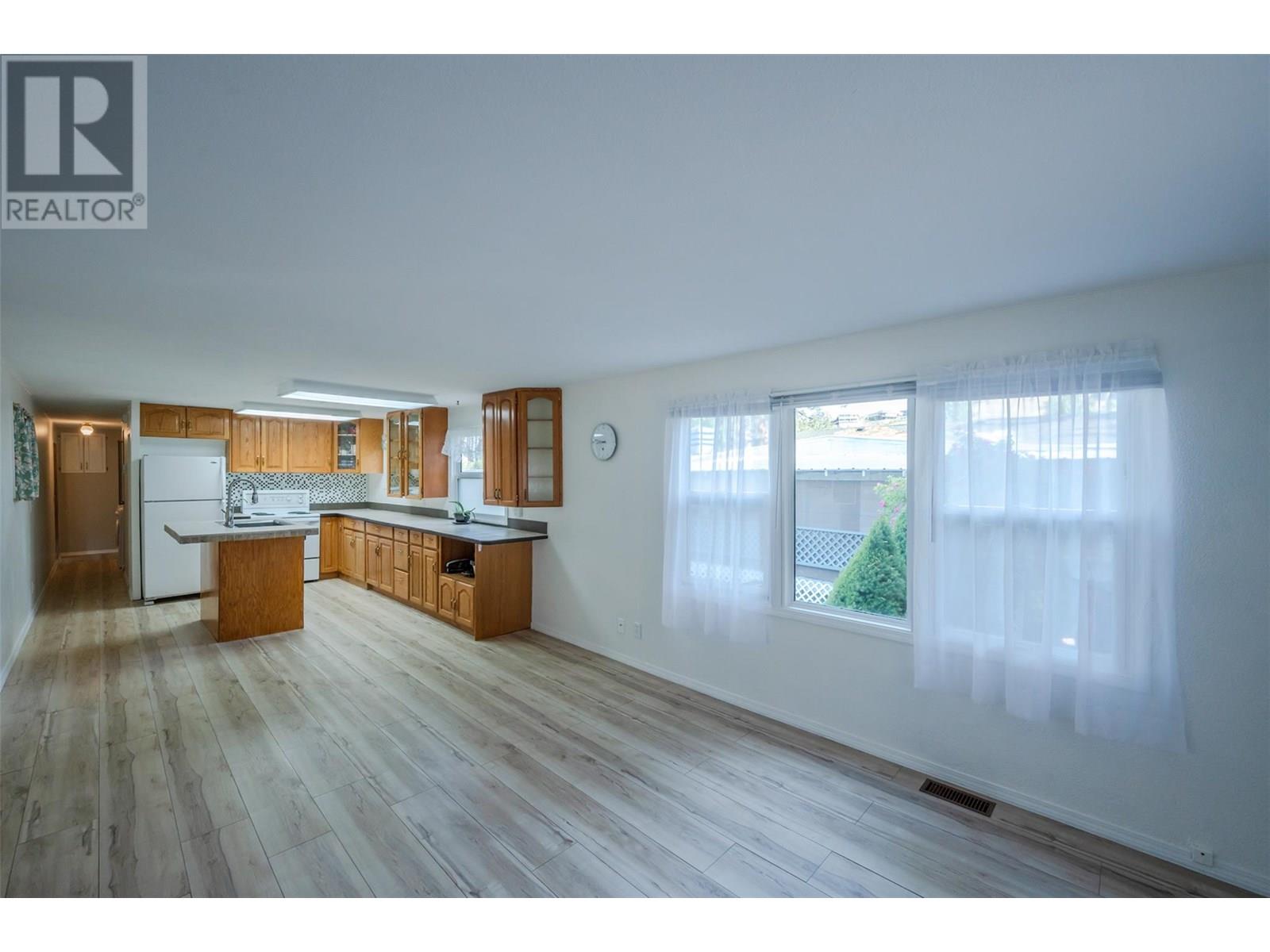 Property at 4505 McLean Creek Road Unit# E8 image 3