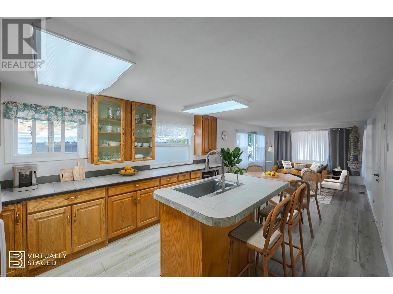 Property at 4505 McLean Creek Road Unit# E8 image 4