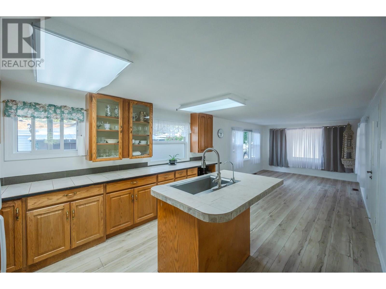 Property at 4505 McLean Creek Road Unit# E8 image 5