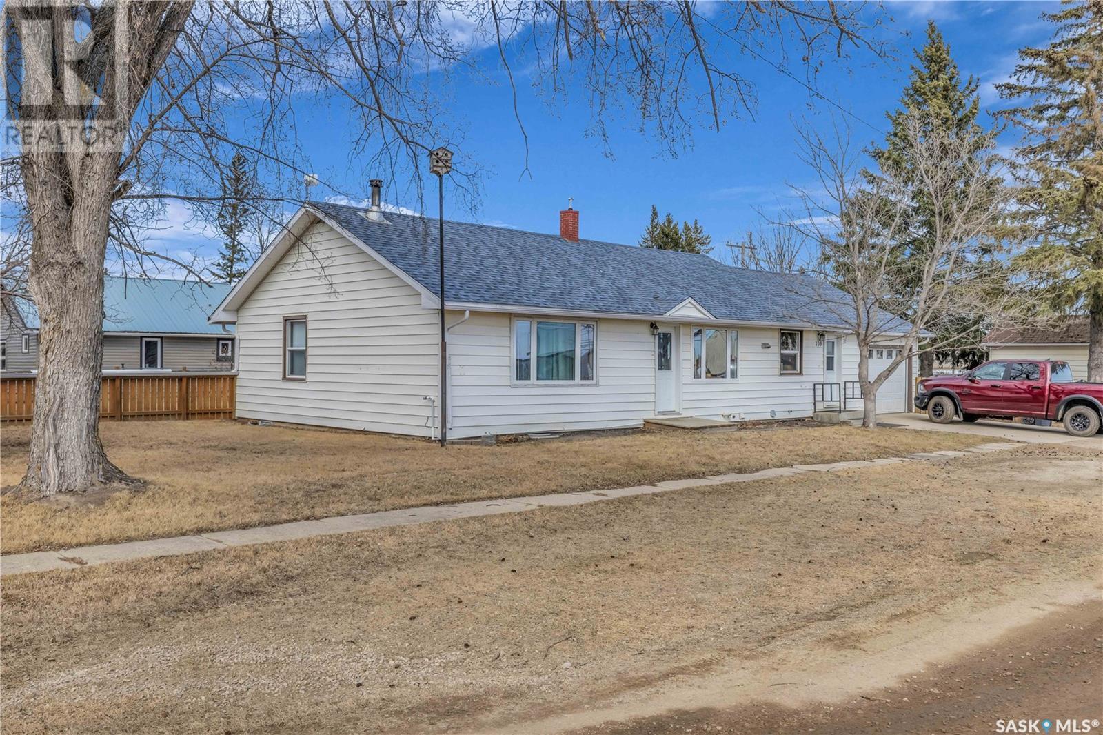 Property at 103 2ND AVENUE S image 2