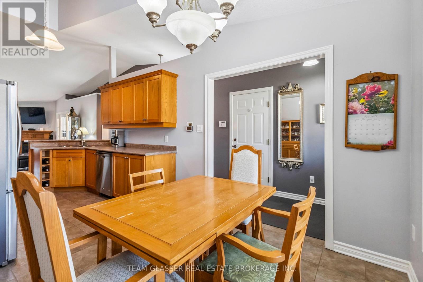 5 - 5 Foxhollow Drive, Thames Centre, Ontario  N0L 1G3 - Photo 11 - X12245092
