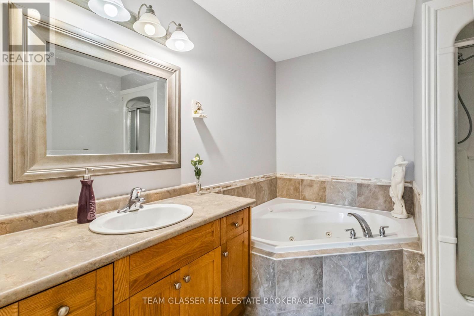 5 - 5 Foxhollow Drive, Thames Centre, Ontario  N0L 1G3 - Photo 21 - X12245092