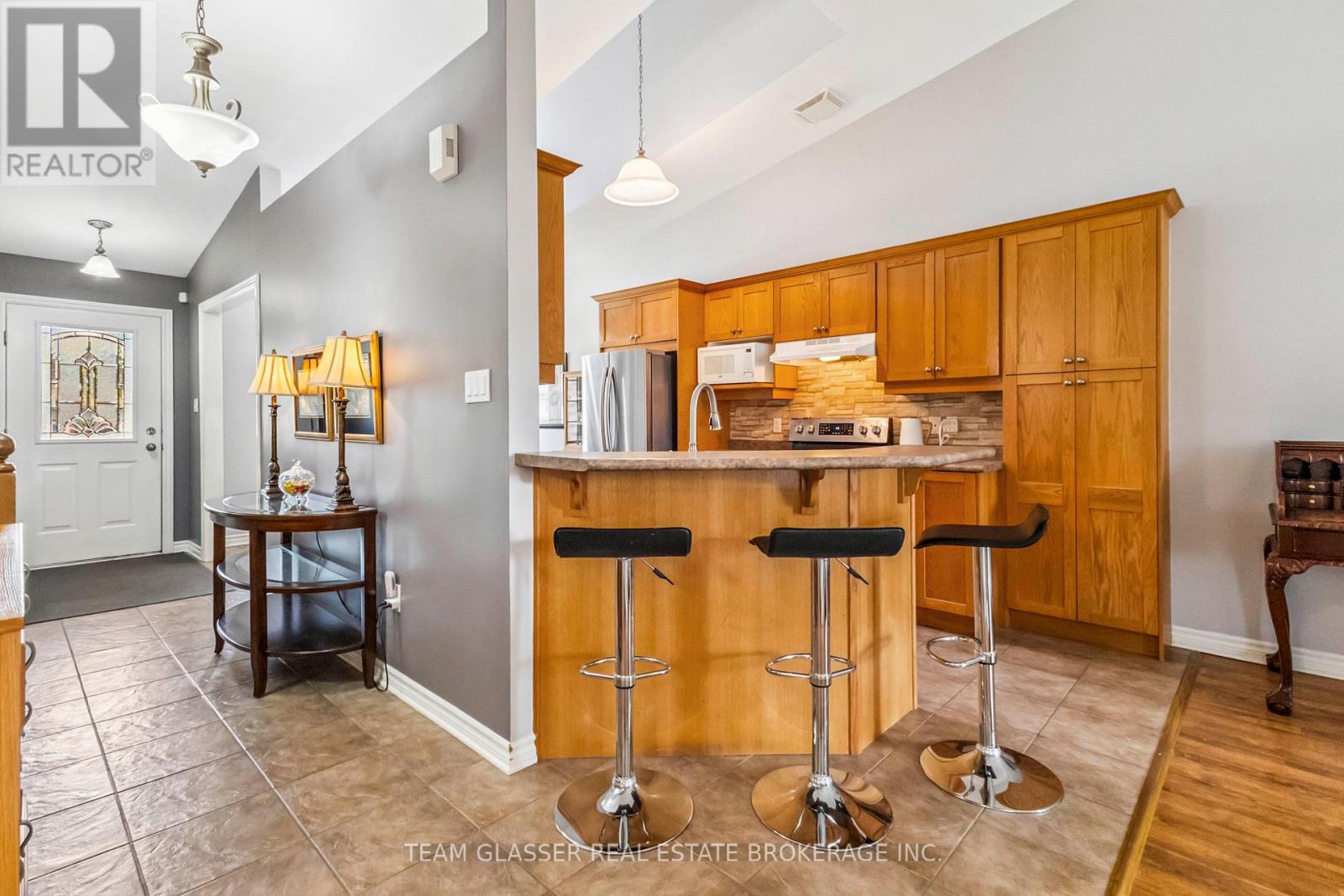 5 - 5 Foxhollow Drive, Thames Centre, Ontario  N0L 1G3 - Photo 5 - X12245092