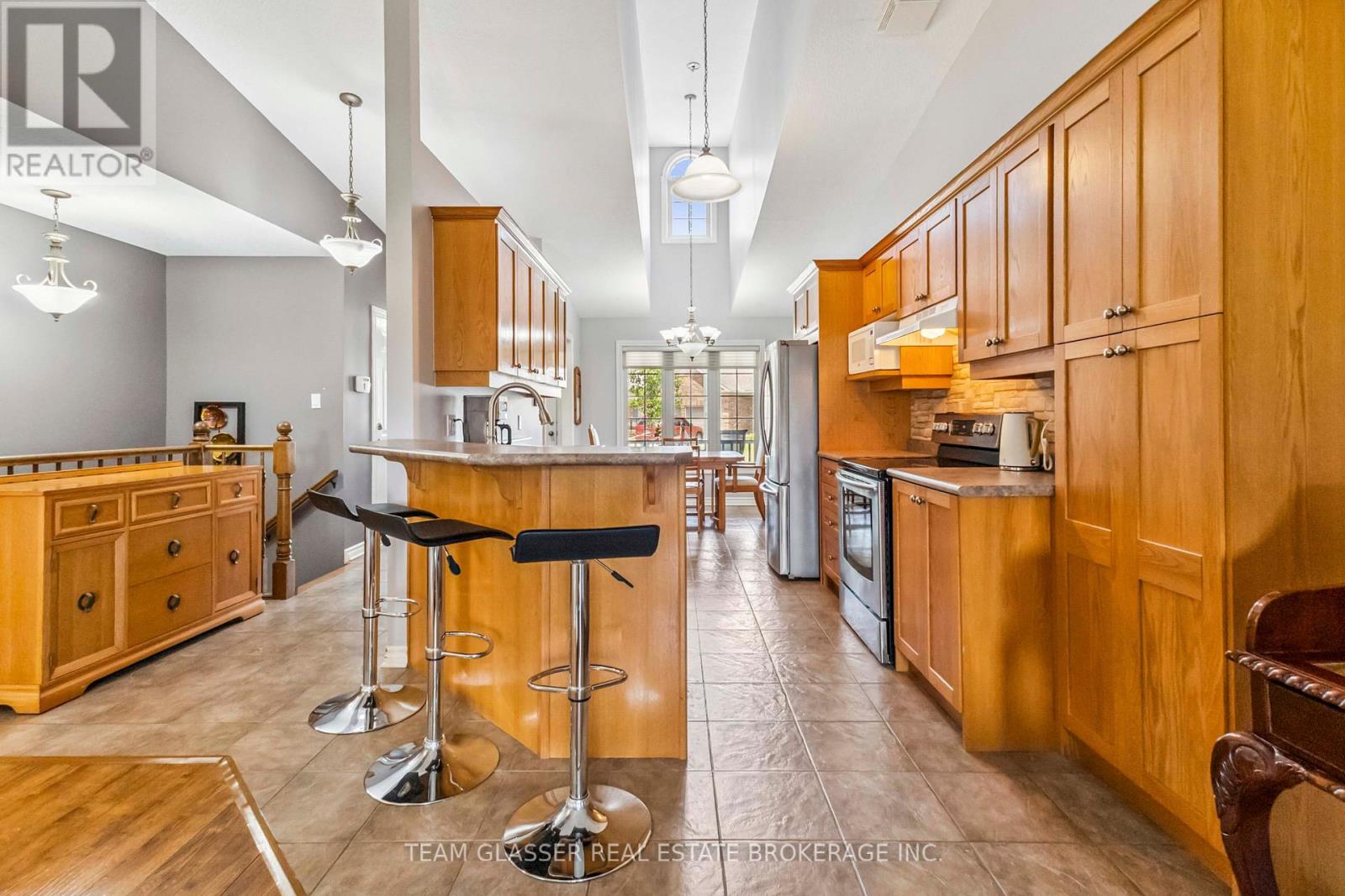 5 - 5 Foxhollow Drive, Thames Centre, Ontario  N0L 1G3 - Photo 6 - X12245092