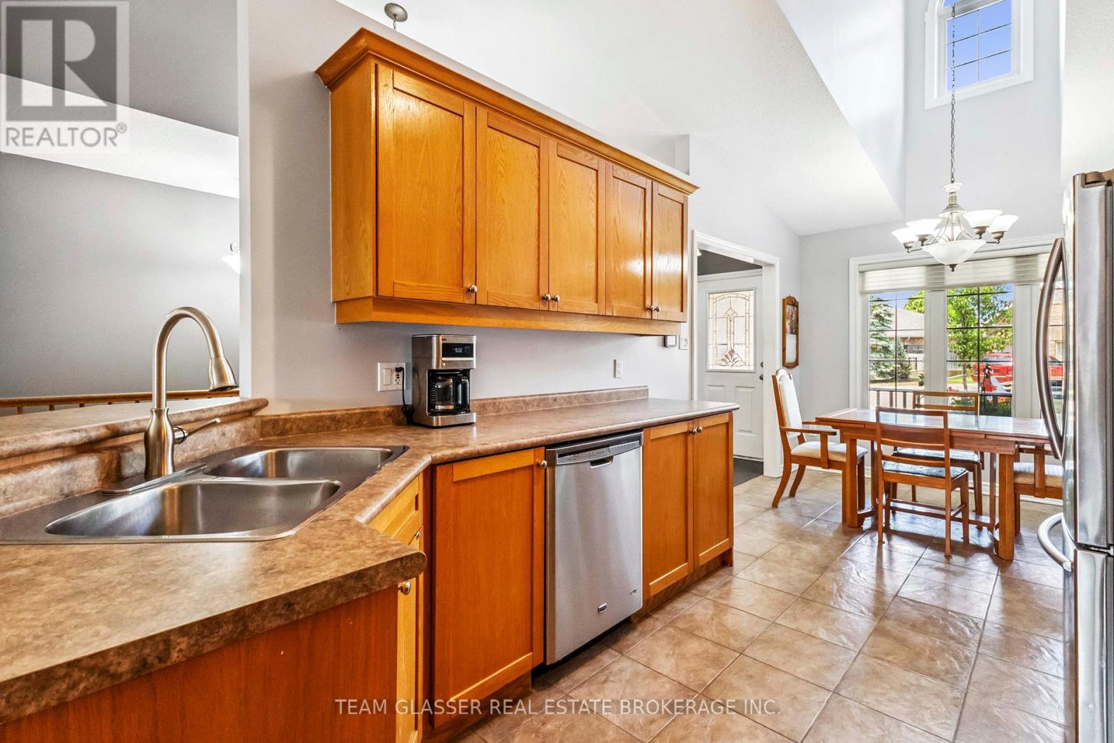 5 - 5 Foxhollow Drive, Thames Centre, Ontario  N0L 1G3 - Photo 8 - X12245092