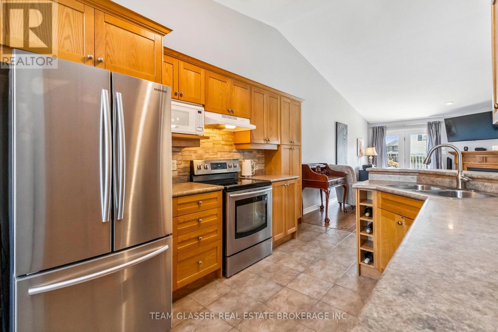 5 - 5 Foxhollow Drive, Thames Centre, Ontario  N0L 1G3 - Photo 9 - X12245092