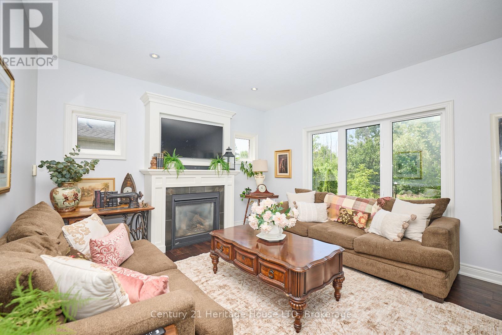 Property at 710 BRIAN STREET image 4