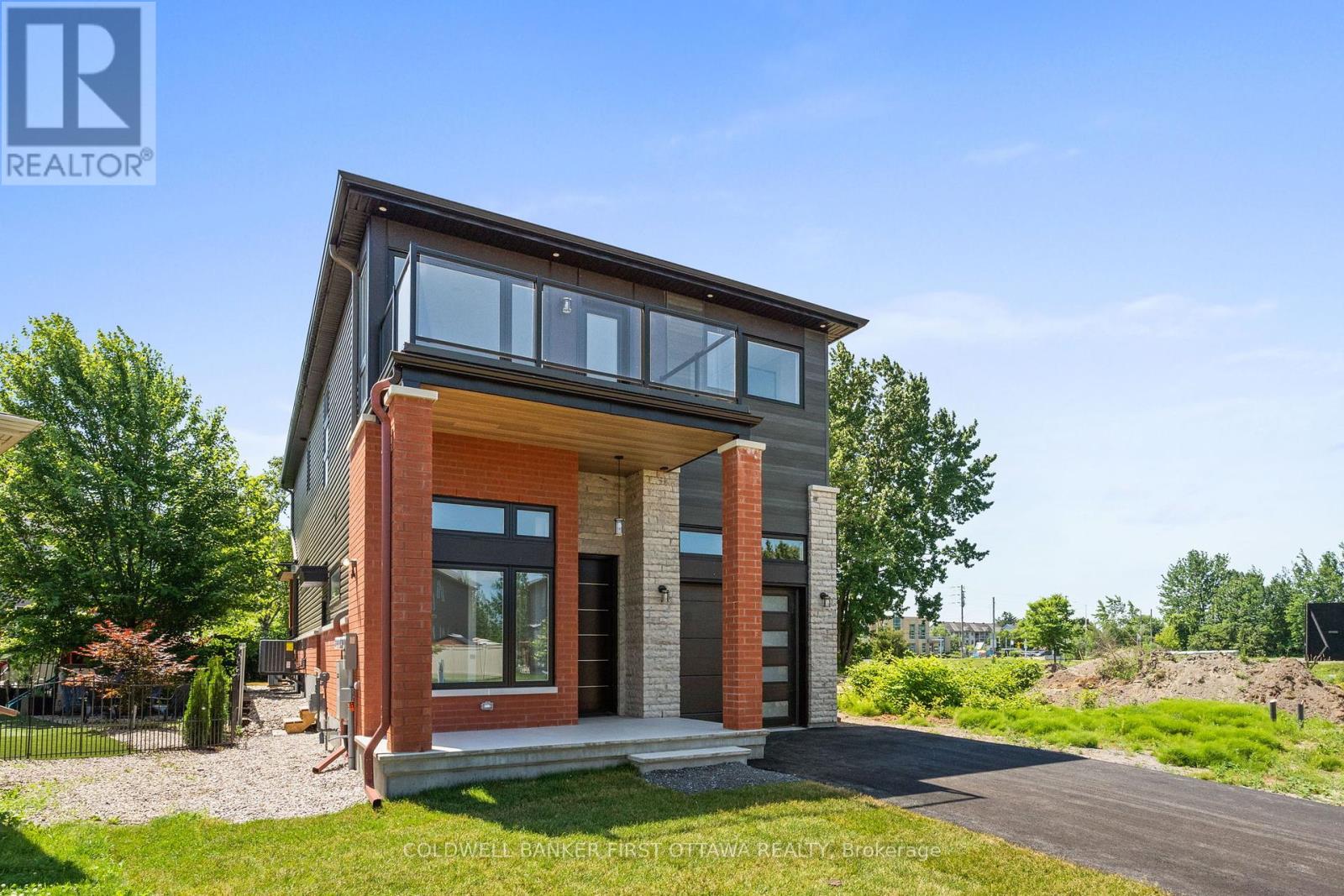 Property at 279 ENCLAVE WALK image 3