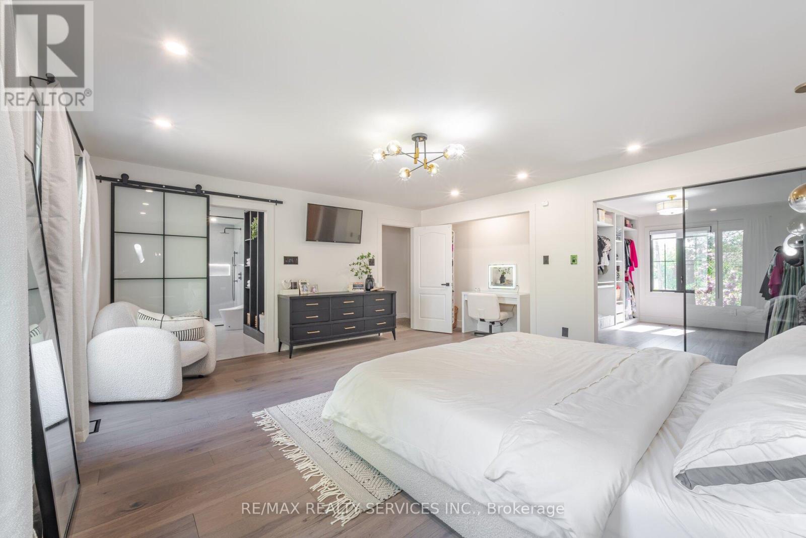 Property at 6 JOHN BECK CRESCENT image 2