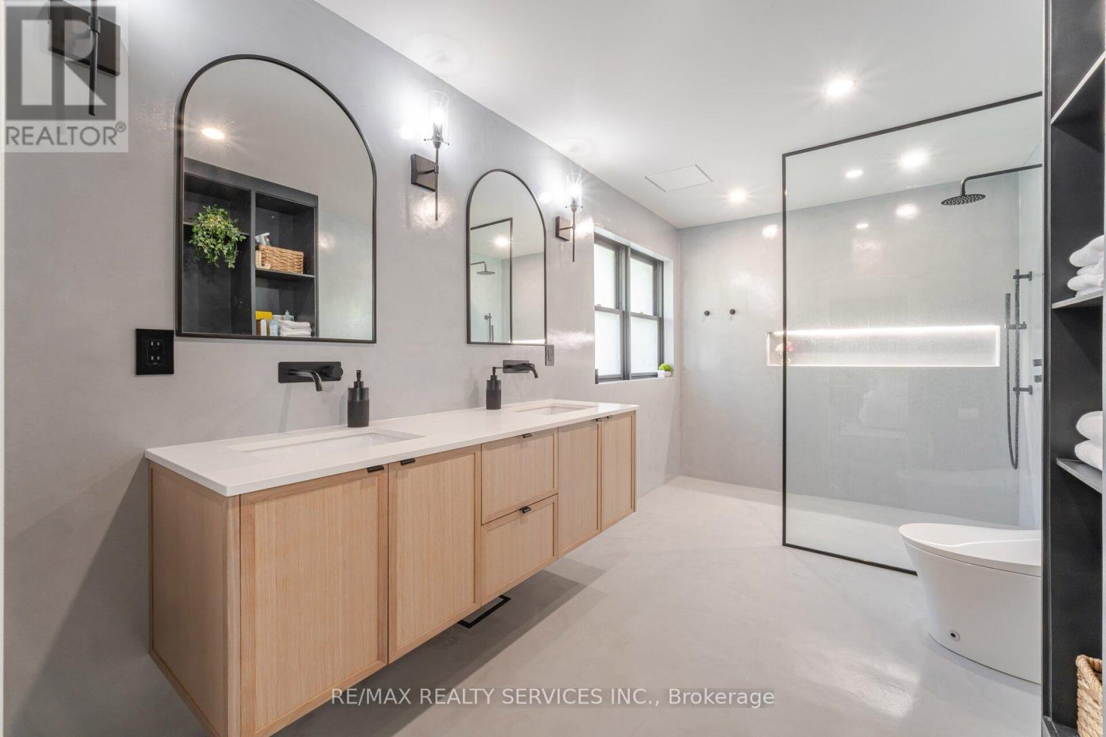 Property at 6 JOHN BECK CRESCENT image 3