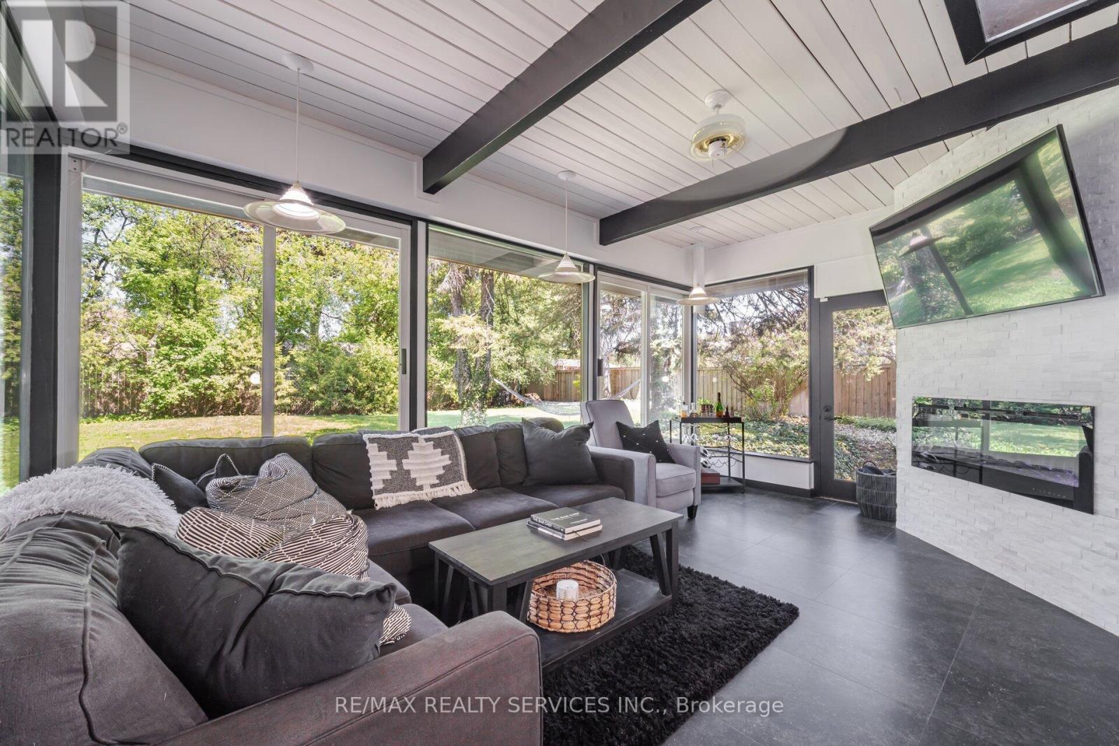 Property at 6 JOHN BECK CRESCENT image 4