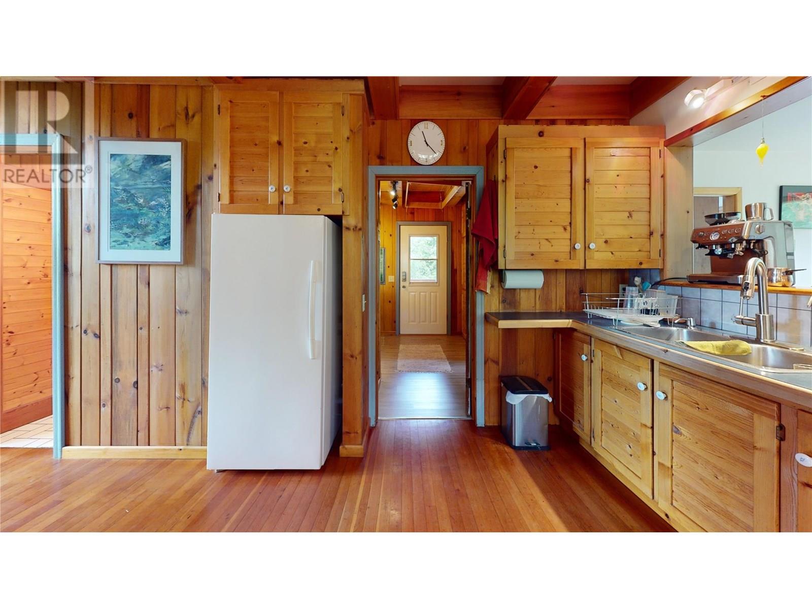 912 Riondel Road, Riondel, British Columbia  V0B 2B0 - Photo 11 - 10352341