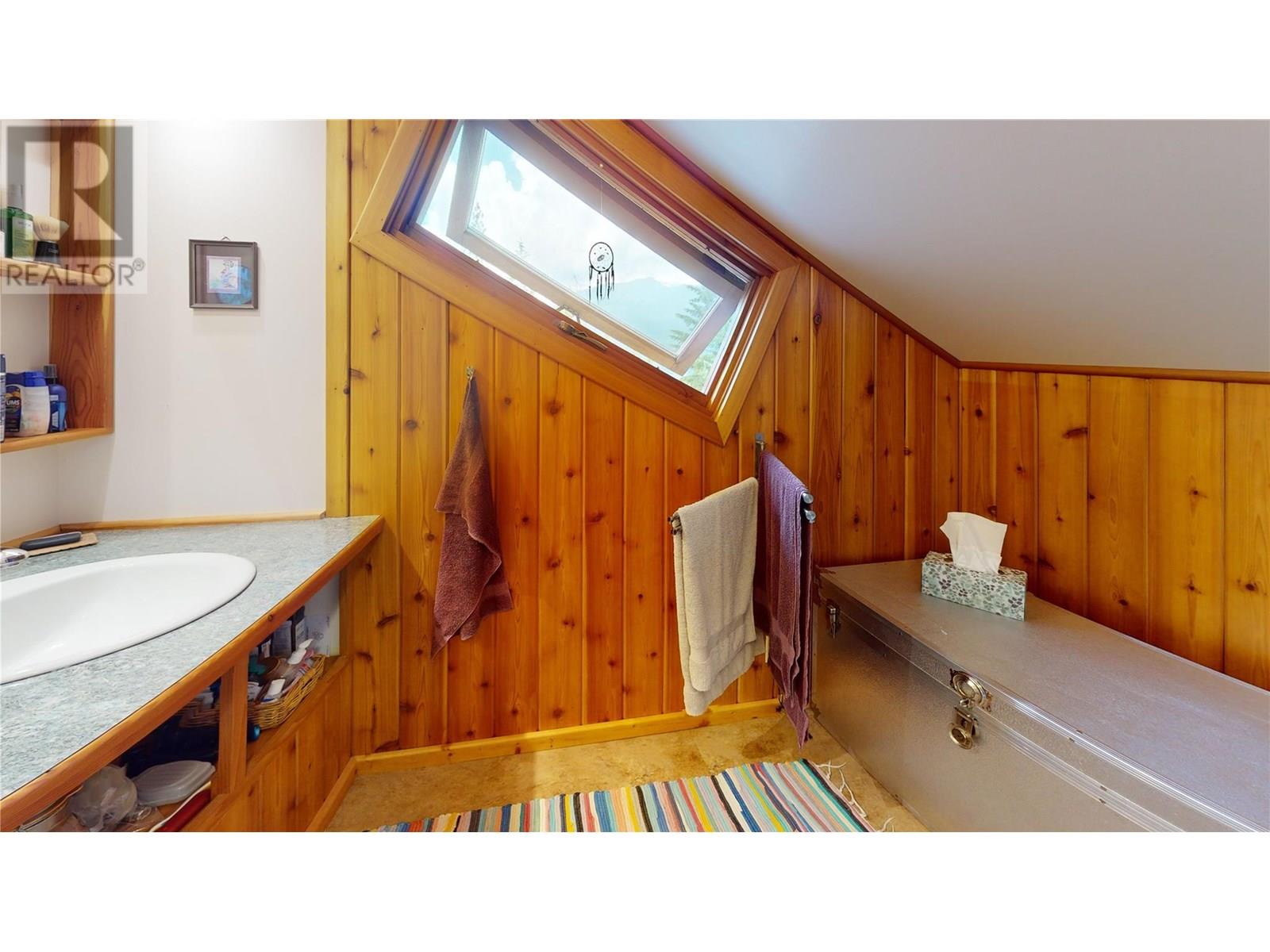 912 Riondel Road, Riondel, British Columbia  V0B 2B0 - Photo 33 - 10352341