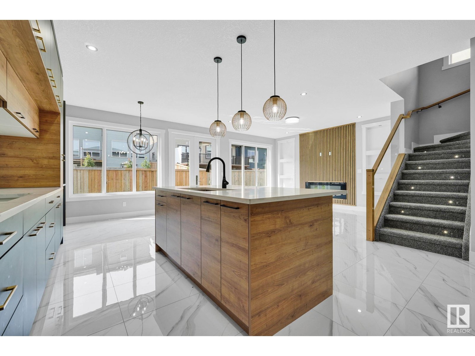 Property at 1815 17 AV NW image 4