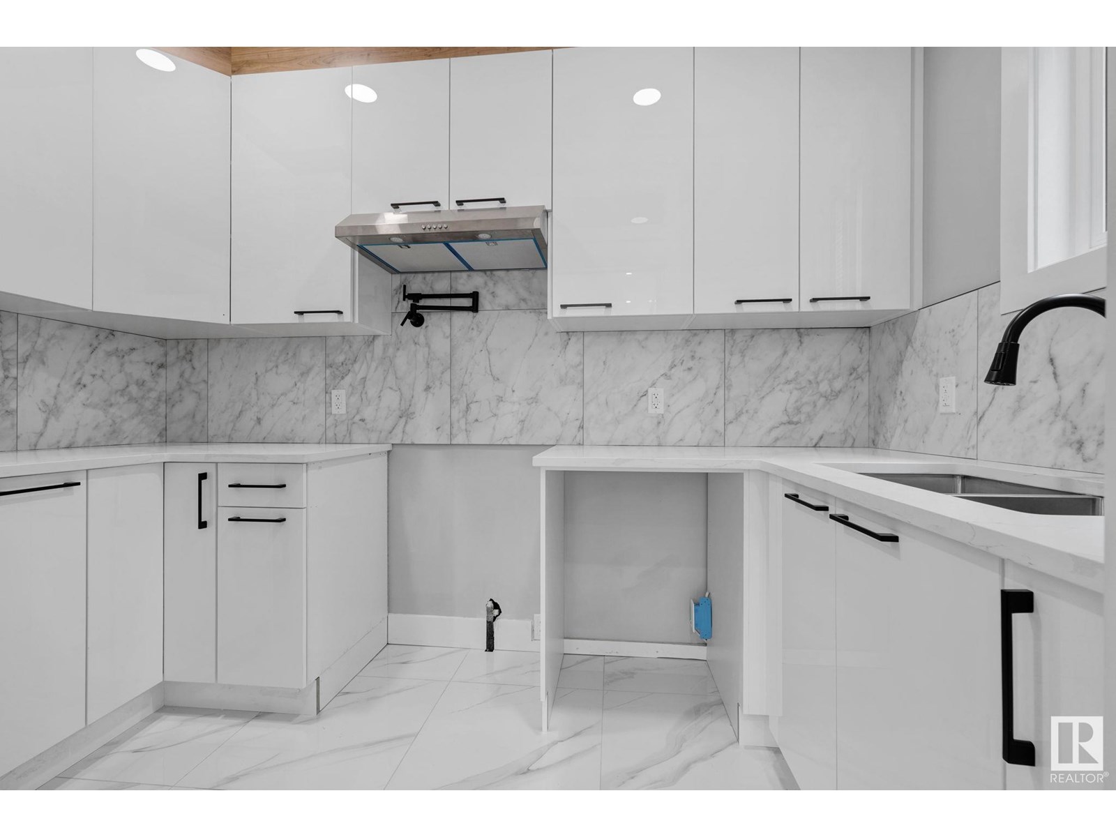 Property at 1815 17 AV NW image 5