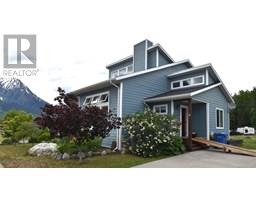 9 Starliter Way, Smithers, Ca