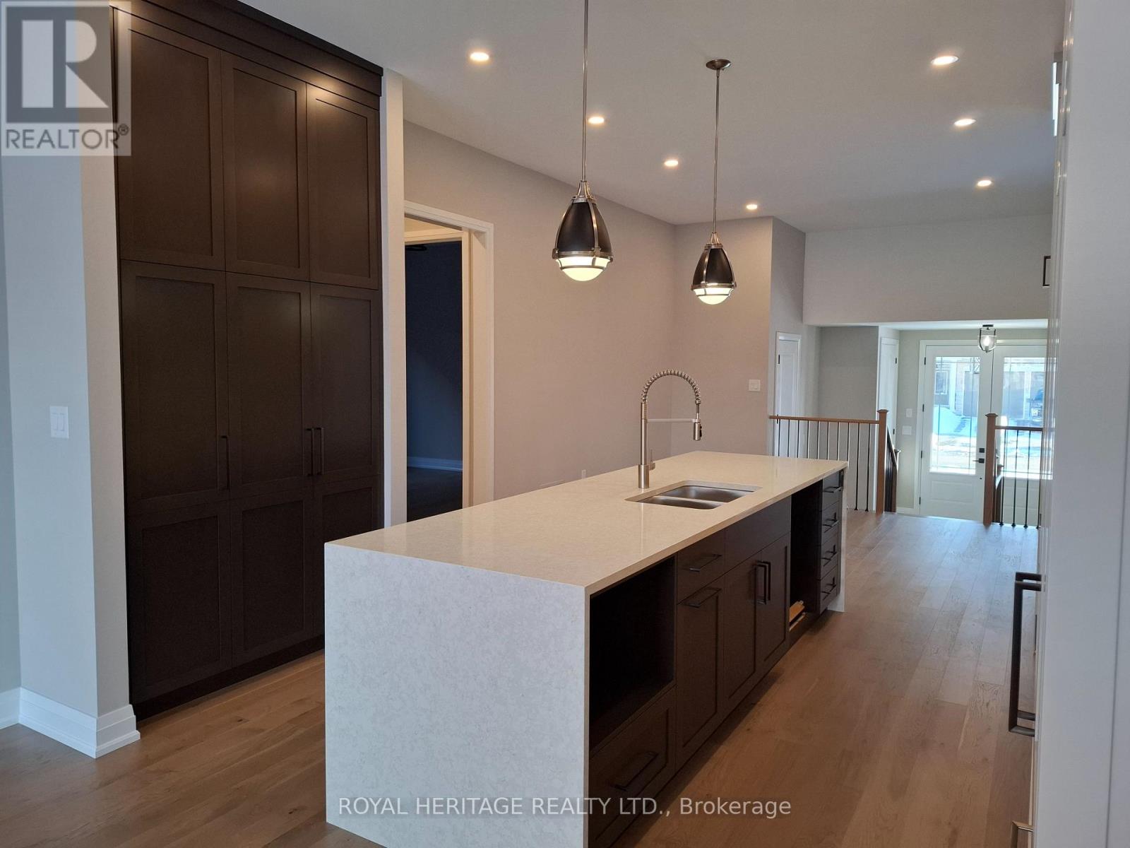 8 St Augustine Drive, Whitby, Ontario  L1M 0L7 - Photo 11 - E12245148