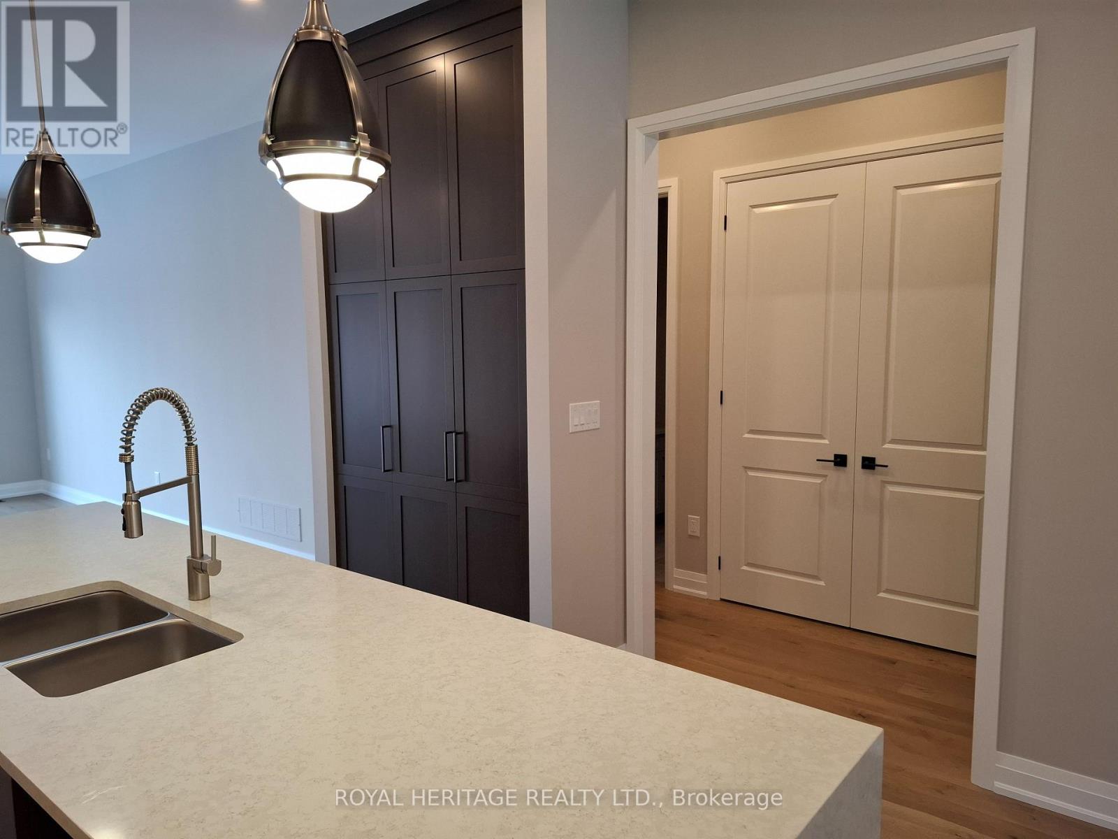 8 St Augustine Drive, Whitby, Ontario  L1M 0L7 - Photo 12 - E12245148