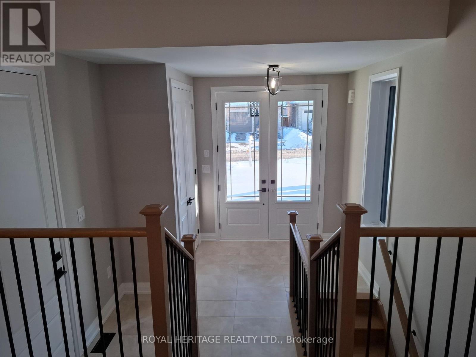 8 St Augustine Drive, Whitby, Ontario  L1M 0L7 - Photo 6 - E12245148