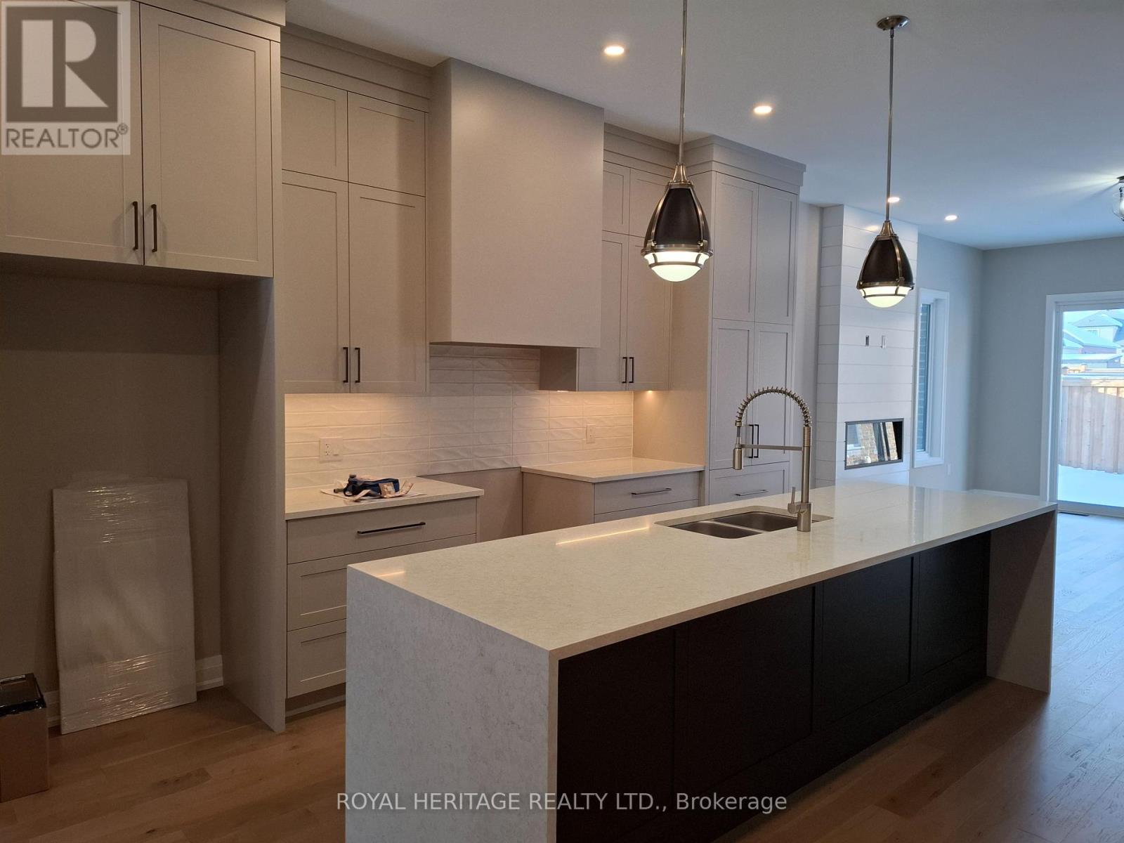 8 St Augustine Drive, Whitby, Ontario  L1M 0L7 - Photo 9 - E12245148